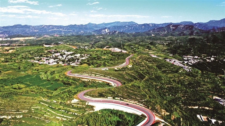 井陉县太行“天路”远景 通讯员 王保龙摄 井陉县太行“天路”远景 通讯员 王保龙摄