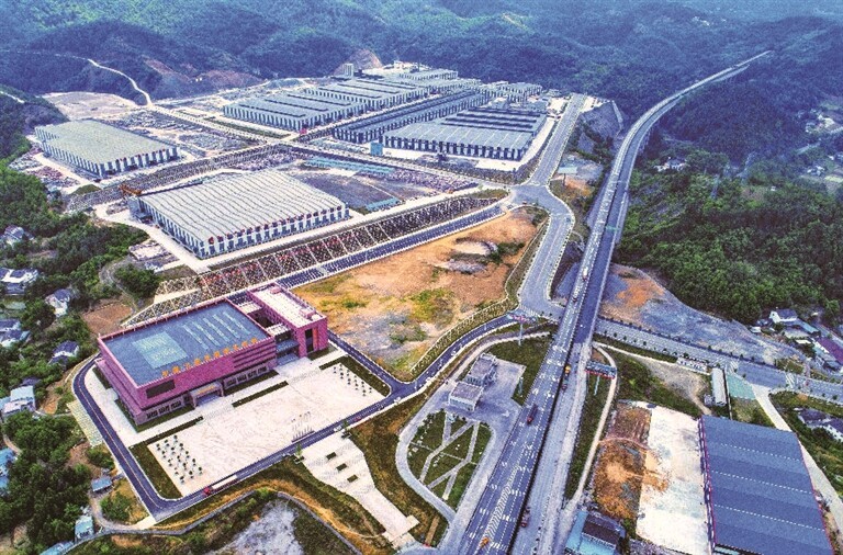 俯瞰朝天经济开发区七盘关工业园通讯员 钟卫东摄 俯瞰朝天经济开发区七盘关工业园通讯员 钟卫东摄