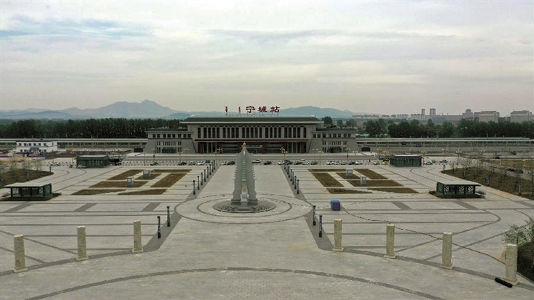 宁城高铁站远景 记者 宫立灵摄