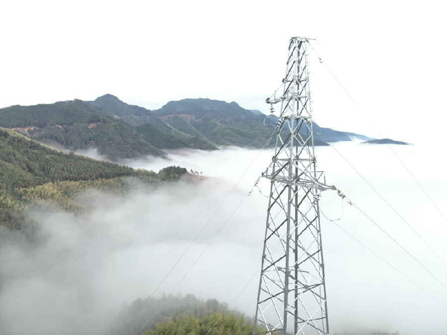 政和县东平镇10千伏凤头线新增线路铁塔竣工（张荣麒 摄）