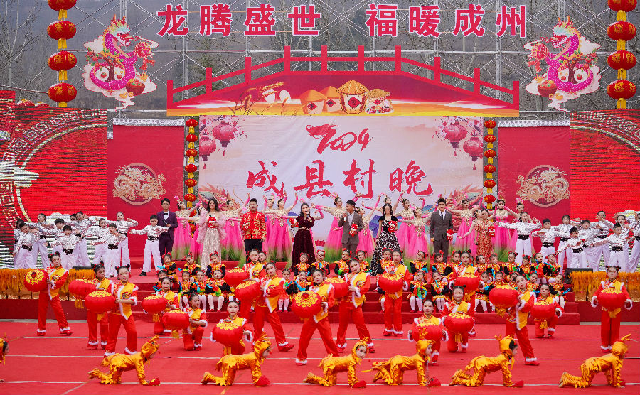 文艺演出送欢乐（陈争强 摄）