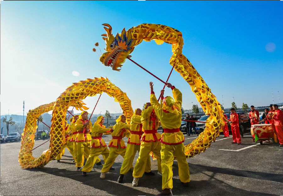 舞龙表演（童曙明 摄）