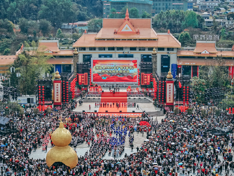 澜沧县大年初三扩塔（春节）拜年习俗活动（三庚 摄）
