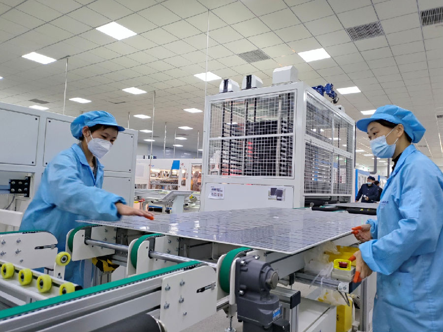 连云港宝馨光电生产车间（殷开军 摄）