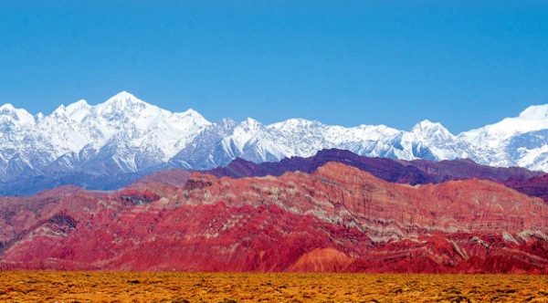 图为天山托木尔大峡谷（阿轩 摄）