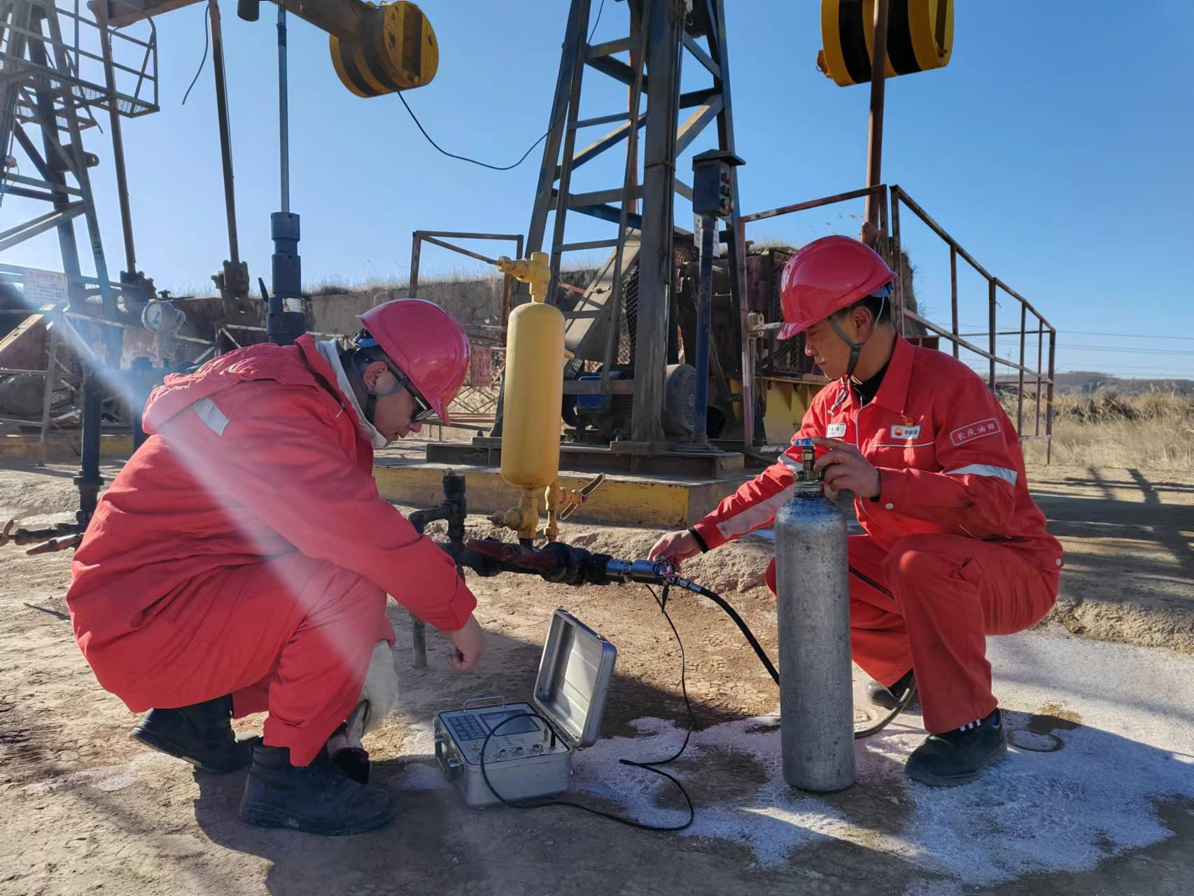 技术帮扶（黄慧 摄）