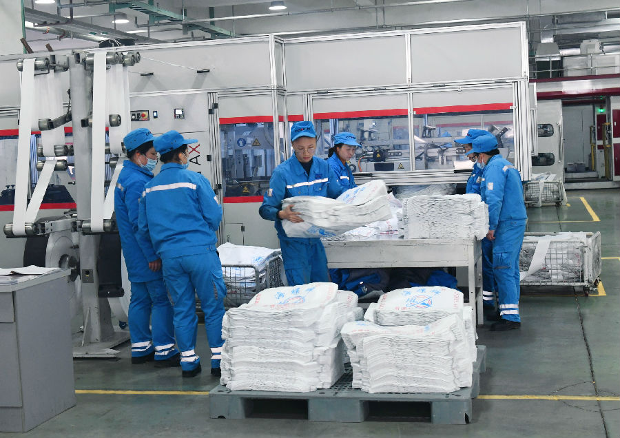 海螺塑料包装有限责任公司生产车间 （张敏 摄）