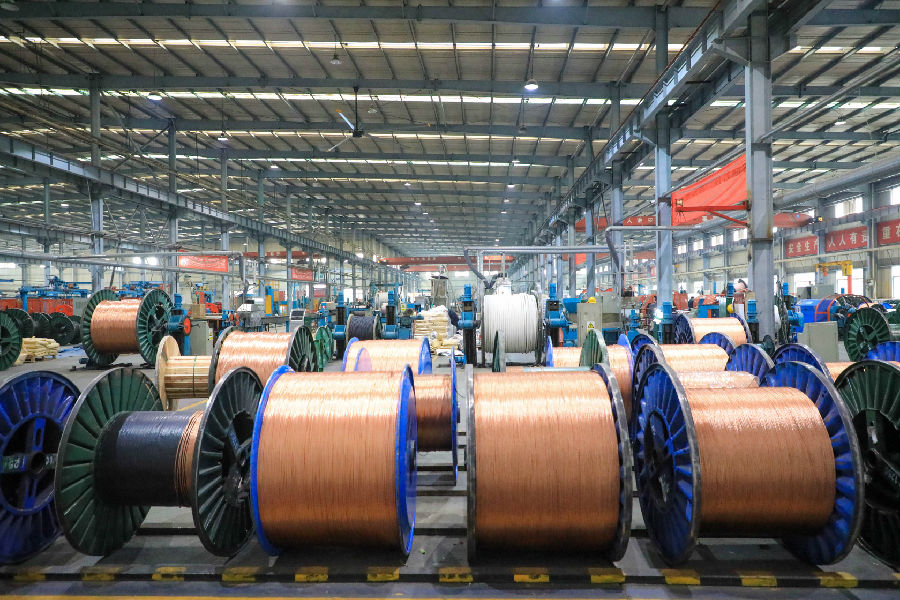 鑫电电缆生产车间一角（刘小莉 摄）