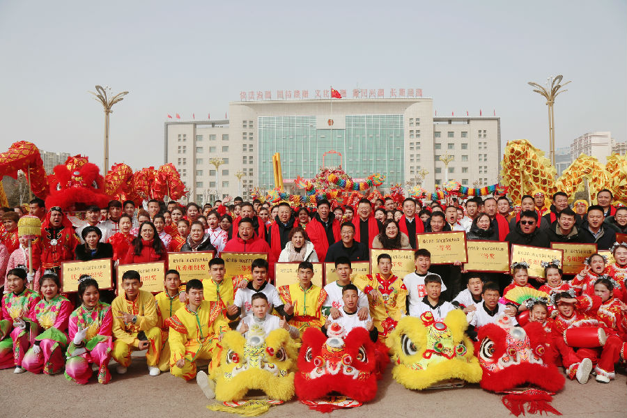 图为合影留念（李新芳 摄）