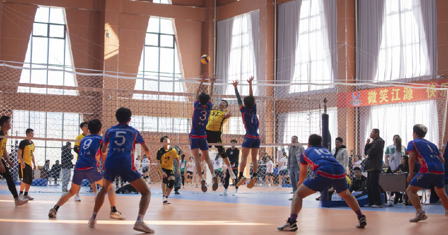 “微笑江源”VAL野生排球联赛吉林白山江源站开赛（范学芬 摄）