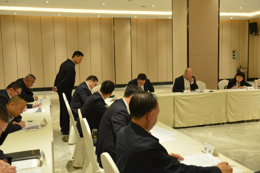 组织支行参会人员进行考试（吕阳洋 摄）