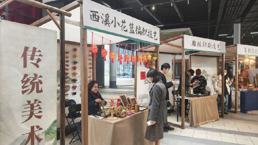 文创集市一角（曾庆华 摄）