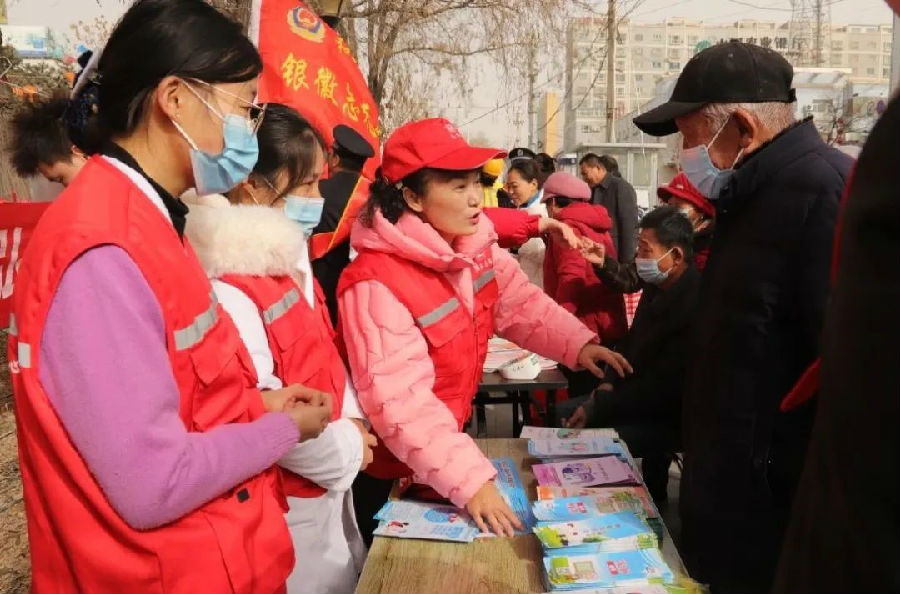 图为和硕县新时代文明实践中心围绕“学雷锋·文明实践我行动”主题开展系列活动。(吴倩 摄)