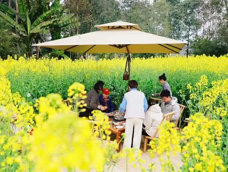 “热辣滚烫”的花田火锅 （戚原 摄）