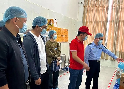 检查现场（黄春坚 摄）