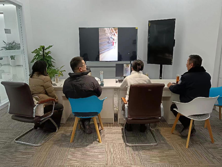 多部门联合开展“线上勘验”（高娜 摄）