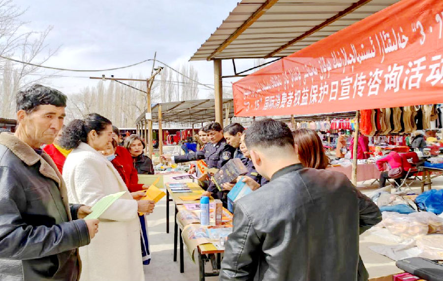 图为开展“3·15”消费者权益日专题普法活动现场（祁康康 摄）