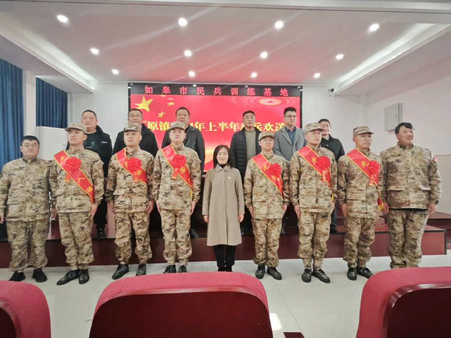 入伍新兵合影（张爱华 摄）