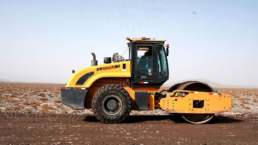 图为G219线昭苏至温宿公路建设项目第四合同段2标段尾段施工现场（张文龙 摄）