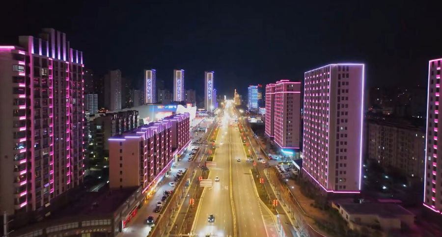 图为赣榆区金海路夜景（李毅 摄）