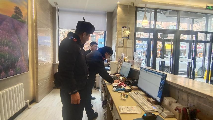 民警深入辖区“九小场所”开展安全宣讲 (付雪桐 摄)