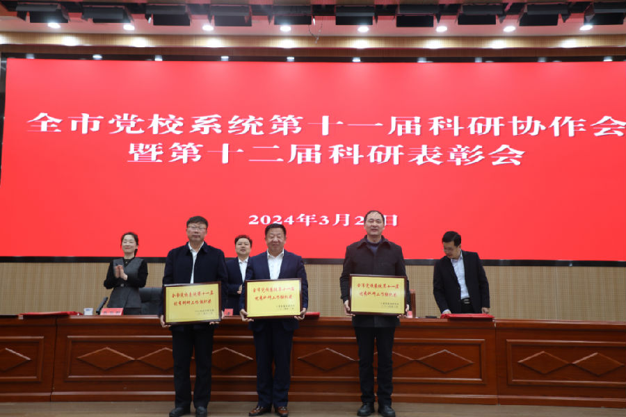 获奖者领奖（陈乾 摄）