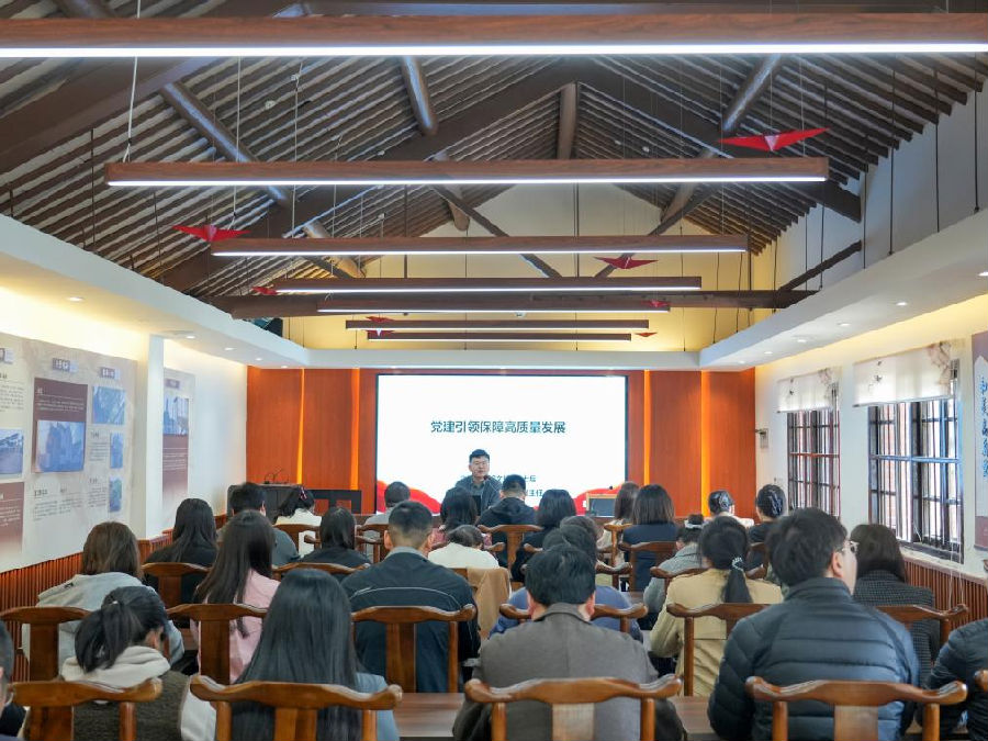 “众说学习·‘冬训百课’进基层”千灯专场活动（汪宇陆 摄）