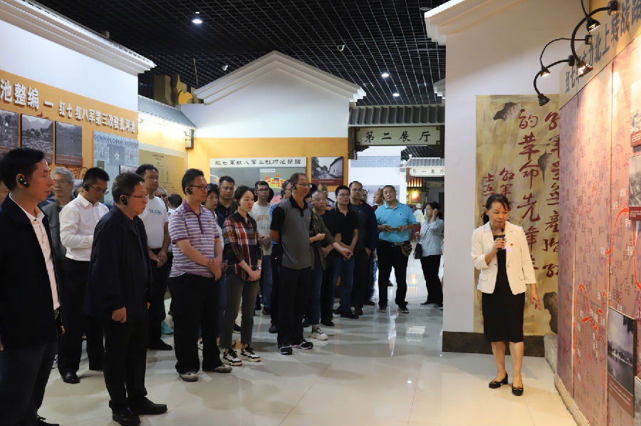 图为贵港市局（公司）组织党员干部到河池东兰等地开展“赓续红色血脉 强化使命担当”党性锻炼。（岑嵘山 摄）