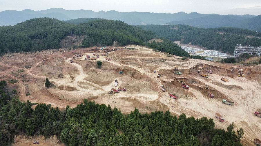 同益新丝绸全产业链项目建设现场（蒋师帅 摄）