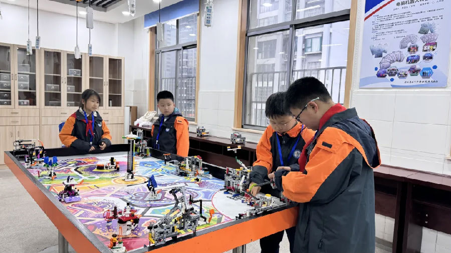 赛场上，选手们专注投入，尽情施展才华（卢蜀 摄）