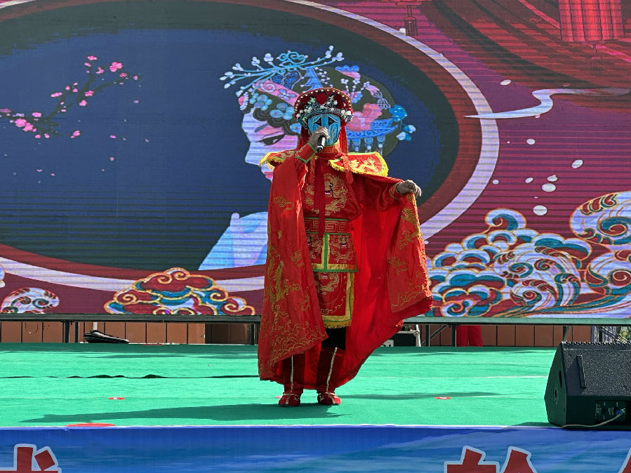 图为2024年“杏花开了”赏花季系列活动现场（李新芳 摄）