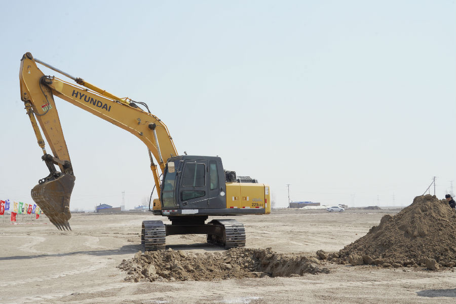 上海电气洮南市风电耦合生物质绿色甲醇一体化示范项目开工仪式（殷哲宇 摄）