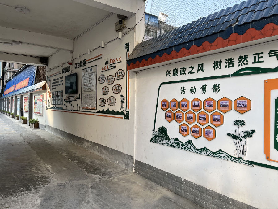 图为天峨烟草廉政文化长廊（杨绍基 摄）