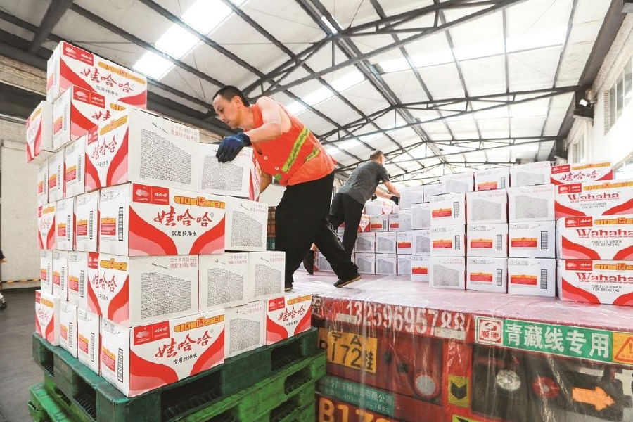 广元娃哈哈公司一片忙碌（赵静梅 摄）