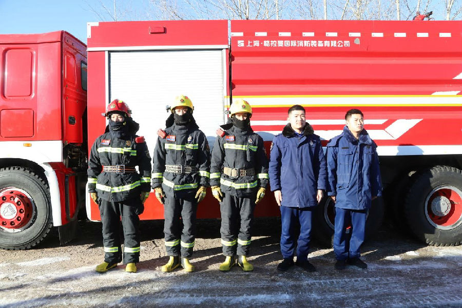 新林区消防救援大队在临时防火检查站执勤（刘丹 摄）