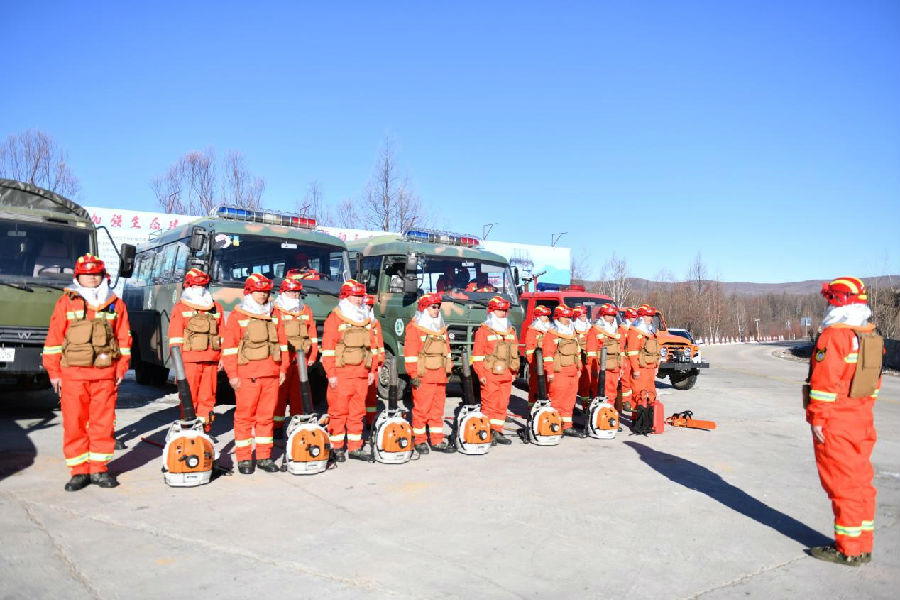 清明节期间，新林林业局森防队伍在把守入山路口（张铭煊 摄）