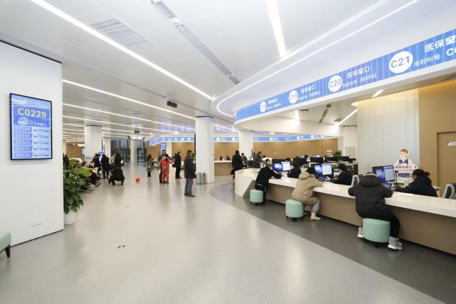 滨海县政务服务中心大厅一角（陈为琨 摄）