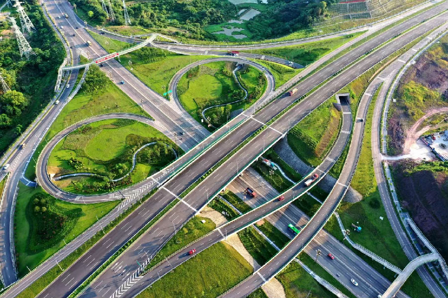 打造纳溪“两环多支”内畅外联综合立体交通路网 （韩沁 摄）