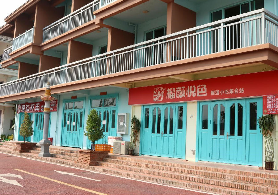 为移民群众购置门面（冬晓 摄）