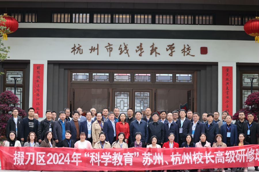 图为研修班学员合影留念（赵雪琴 摄）