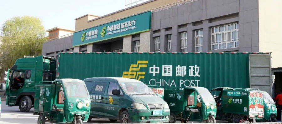 图为快递装好车整装待发的画面（艾克拜尔 摄）