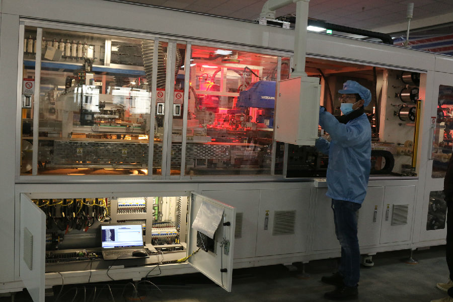 图为一道新能企业保障技能人才高质量就业（曾凡学 摄）