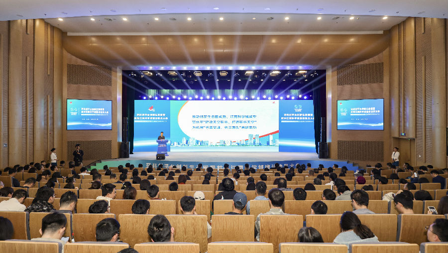 活动现场（吕寿承 摄）