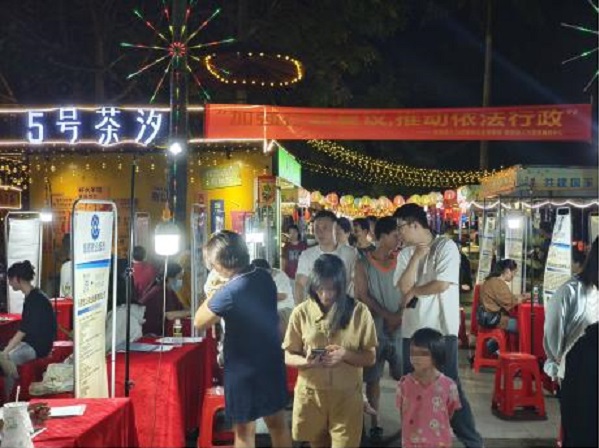 招聘会现场（颜海彪 摄）