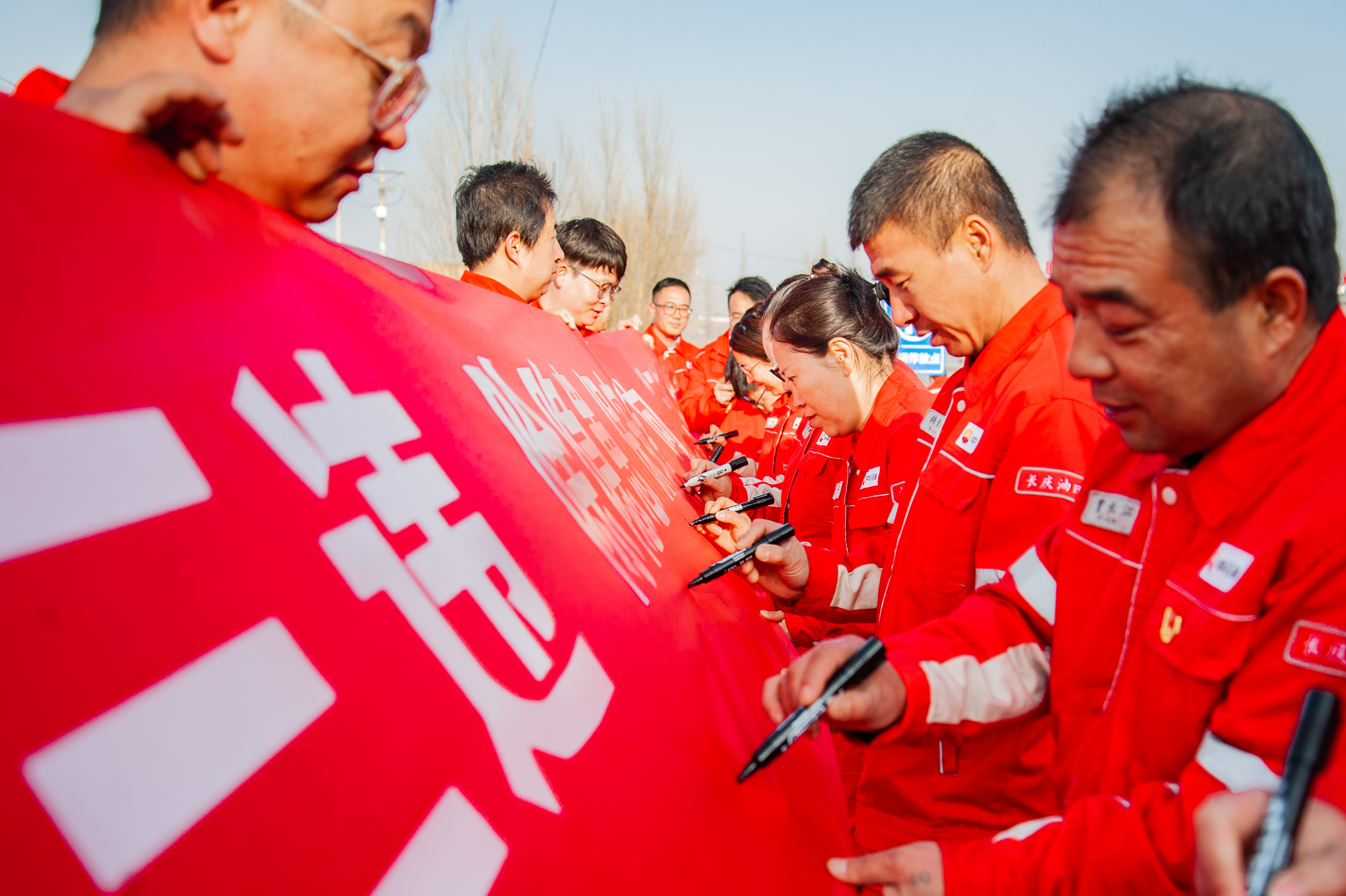 签字现场（曹琼 摄）