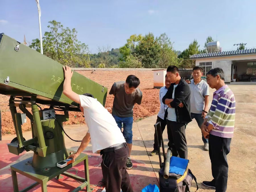  增雨防雹火箭弹培训现场（柴晓际 摄）