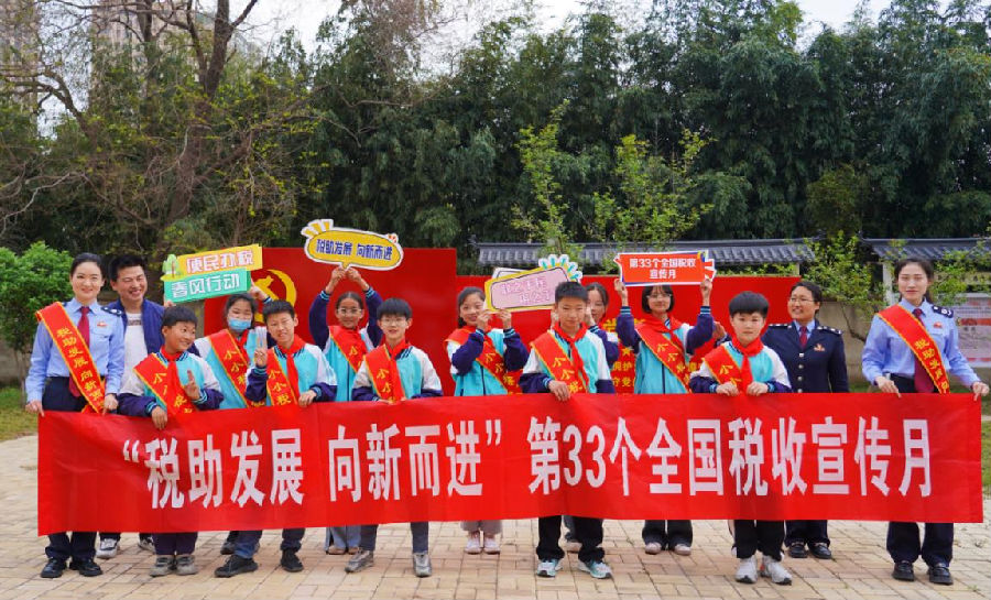 普法活动现场(李连庆 摄) 普法活动现场(李连庆 摄)