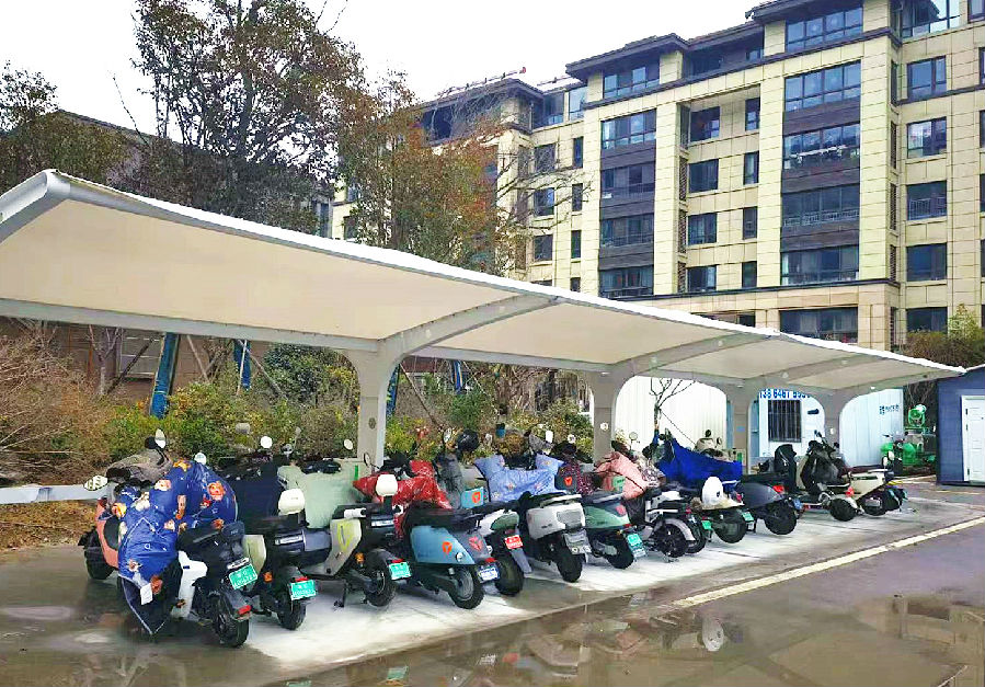 智能充电桩（李甜甜 摄）