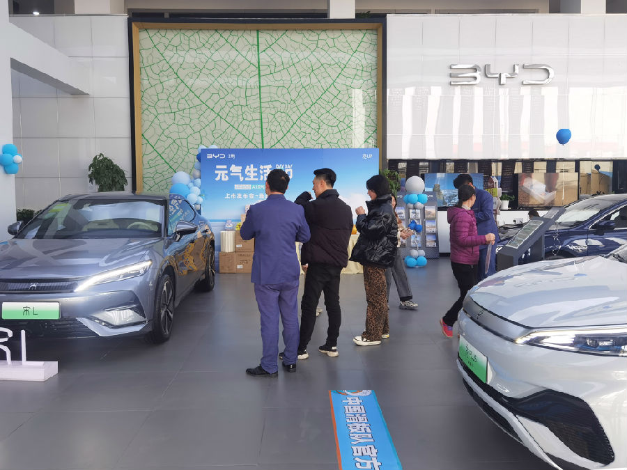 新能源汽车发布会现场（李建蓉 摄）