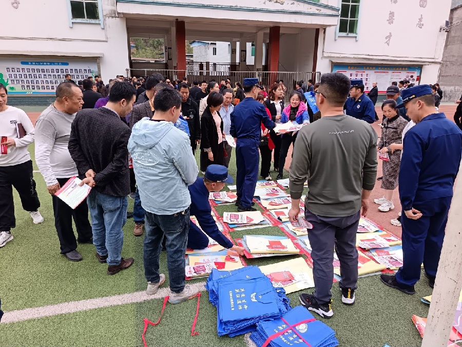 图为消防安全集中宣传活动（陈相岐 摄）